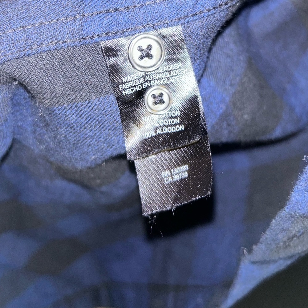 Kenneth Cole Black and Blue Checked Flannel Shirt. Size large - Picture 3 of 5